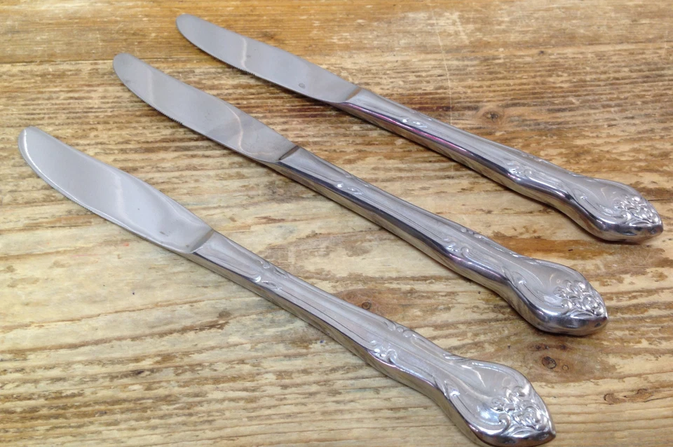 3 Dinner Knives Rogers Stanley Roberts SRB179 Rose Scrolls Stainless Japan - Image 1 of 1