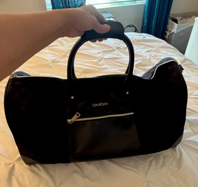 BeBe выстеганная спортивная сумка через плечо с ручкой (черный и золотой) 4 ночи/путешествия - Изображение 1 из 4