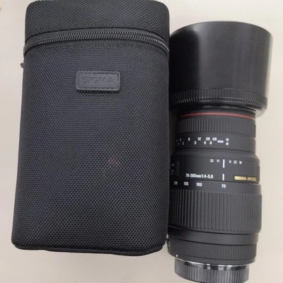 Sigma 70-300mm f/4-5.6 APO DG Macro Telephoto Zoom Lens Canon EF Mount - Image 1 of 3