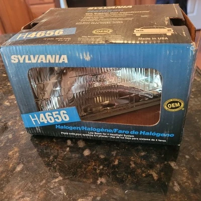 Faro halógeno rectangular de haz bajo Sylvania 12V H4656 Foto 1 de 4