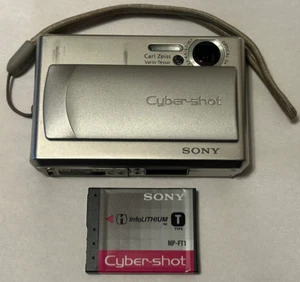 Sony Cyber-shot DSC-T1 5.0MP Digital Camera - Silver + Battery *AS-IS* - Picture 1 of 9