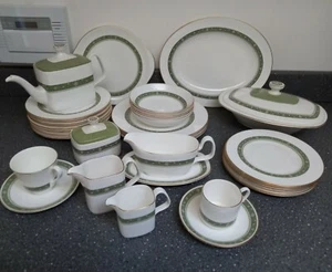 ROYAL DOULTON RONDELAY - REDUCED PRICES - NUMEROUS PIECES ALL A1 CONDITION - FAB - Picture 1 of 109