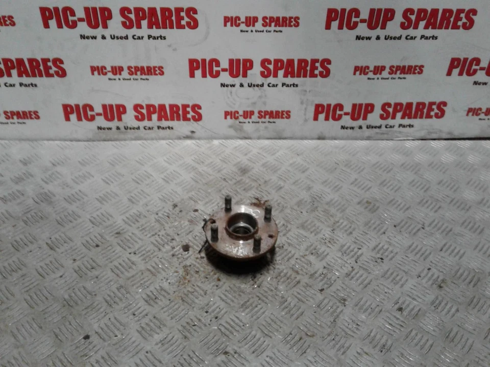 Buje trasero pasajero Mazda 323F 98-03 1.6 gasolina N/S 4 tacos con abs 213010 Foto 1 de 3