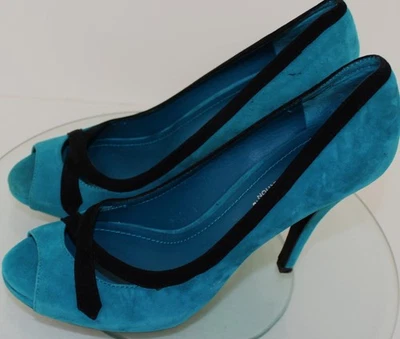 BCBG BCBGeneration CIERRA talla 8 azul gamuza punta abierta 4" tacones de aguja usados en excelente estado Foto 1 de 4