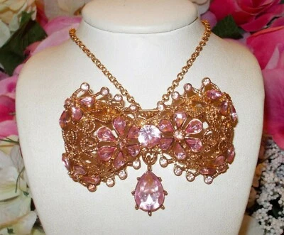 BETSEY JOHNSON КРАСИВЫЙ РОЗОВЫЙ КРИСТАЛЛ И СТРАЗЫ БАНТ ПОДВЕСКА ОЖЕРЕЛЬЕ/БРОШЬ - Изображение 1 из 4