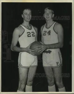 1967 Press Photo Tulane basketball players Mitch Urbanski, Dan Moeser - Picture 1 of 2