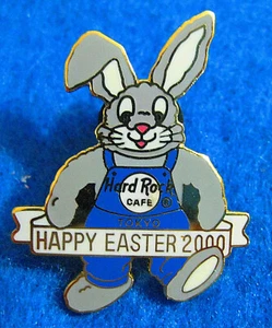 TOKIO EASTER RABBIT BUNNY 2000 MONO AZUL HOMBRE FUERTE Hard Rock Café PIN LE - Imagen 1 de 1