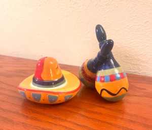 Vintage Ceramic Mexican Hat Latin America Mexico Salt Pepper Shakers Rare - Picture 1 of 4