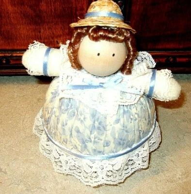 Muñeca Alfiletero Vestido Floral Azul Claro y Blanco - Hecha a Mano #91 - NUEVO Foto 1 de 3