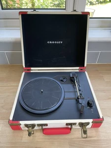 Tocadiscos Crosley CR6019A-RE Ejecutivo Portátil USB Crema/Rojo - Imagen 1 de 13