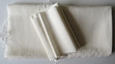 LINEN REMNANTS CREAM APPROX 148cm x 51cm + ODDMENTS EMBROIDERY ARTS CRAFTS - Image 1 of 2