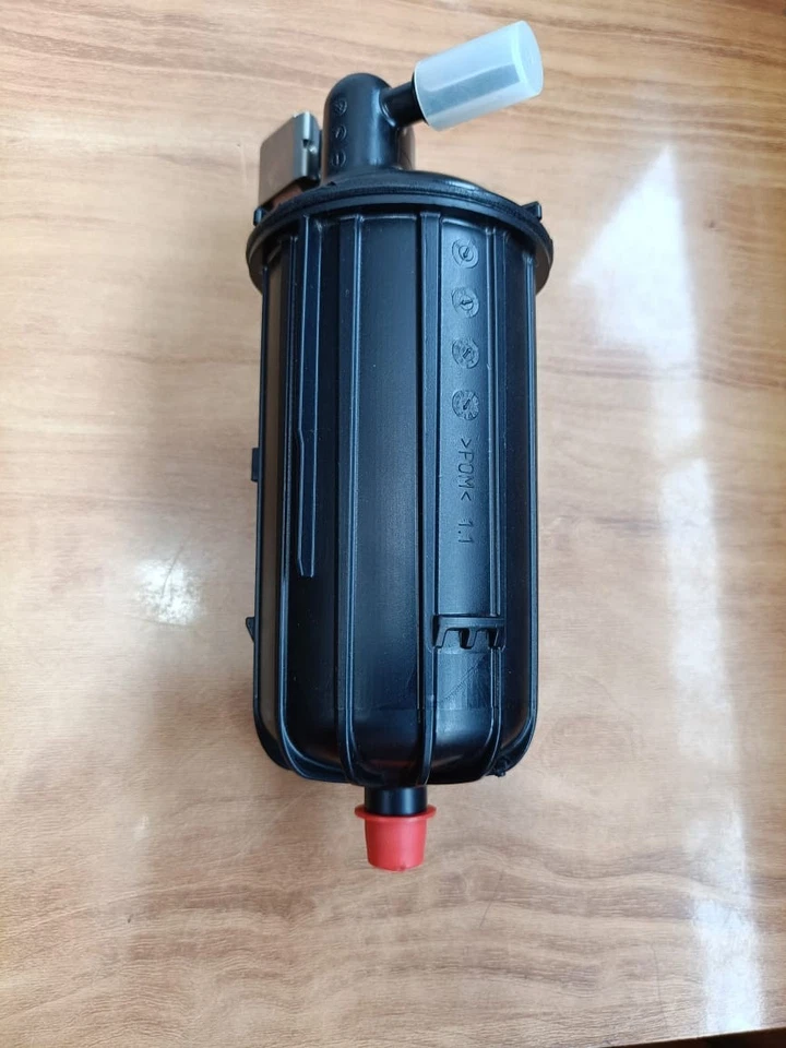 Filtro de combustible OEM 8K0201511A Audi A4 Quattro A5 Quattro S5 A4 RS5 A5 Foto 1 de 2