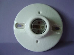 NEW Leviton Stk# 9875X Wht Porcelain Pull Chain Ceiling/Wall Mount Bulb Holder - Picture 1 of 5