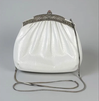 Cartera clutch Judith Leiber blanca de piel de serpiente Foto 1 de 4