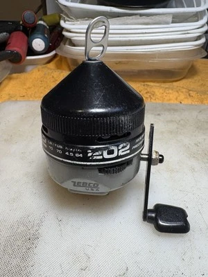 CARRETE CARA CERRADA ZEBCO 202 FUNCIONA COMO DEBE Foto 1 de 4