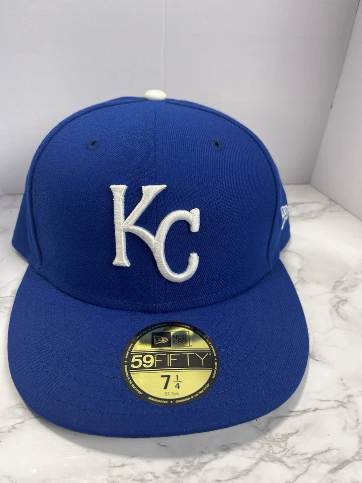 NUEVO CON ETIQUETAS Kansas City Royals New Era 59FIFTY Ajustado Talla 7 1/4 Azul Sobre el Campo Sombrero Foto 1 de 4