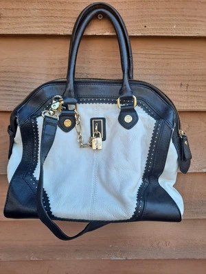 Precioso bolso de hombro/tote de cuero con hoyuelos EMMA FOX blanco/negro con bloqueo dorado y cadena  Foto 1 de 4