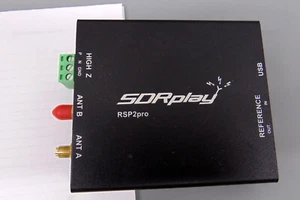 SDRPlay RSP2pro Wideband SDR Receiver with cables and manual 1kHz-2GHz - Zdjęcie 1 z 5