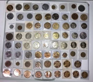 71 Piece Lot of So-Called Dollars, Tokens and Medals - Imagen 1 de 5