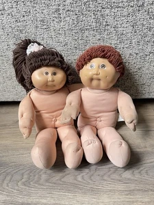 Pair of Vintage Cabbage Patch Dolls 1978-82 Both Signed on the Bottom - Picture 1 of 23