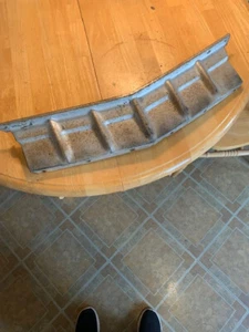 1951 FORD CUSTOM SHOEBOX CENTER GRILLE BAR SUPPORT FILLER NOS 424 - Picture 1 of 3