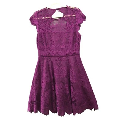 Vestido BB Dakota Fit Acampanado Encaje Para Mujer Talla 10 Sin Mangas Sobrealay Corte Espalda Foto 1 de 4