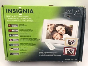 NEW INSIGNIA Digital Picture Frame 15:9 7" Screen, 3 Faceplates, Remote USB - Picture 1 of 4