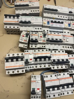 Lot De Disjoncteur Merlin Gerin - Photo 1/3