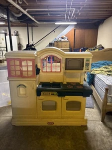 Little Tikes Victorian Kitchen - Picture 1 of 2