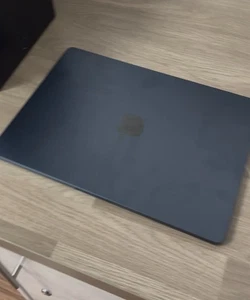 macbook air M4 chip 256 gb 16gb RAM - Picture 1 of 3