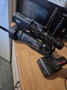 JVC GY-HM650E Professional Camcorder 2 Batteries & Charger - (06) - Picture 1 of 9