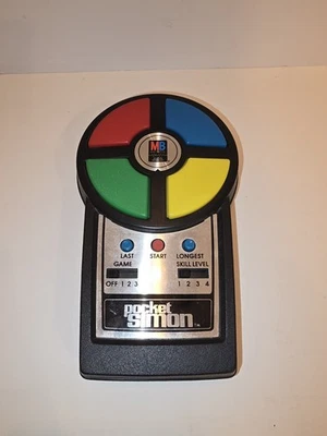 De colección 1980 Milton Bradley Pocket Simon Electrónico Portátil Juego Probado Funciona Foto 1 de 3