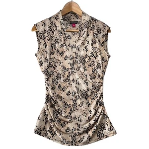 Blusa para mujer Vince Camuto estampado animal sin mangas talla S color tostado fruncido negra - Imagen 1 de 11