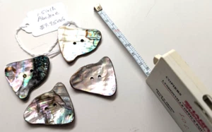 Set of 4 Large Handcrafted Abalone Shell Buttons 1.5"x1.5" Flat, Triangular SM - Imagen 1 de 2