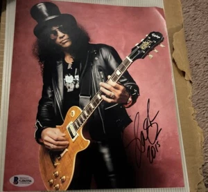 SLASH GUNS N' ROSES SIGNED 8X10 PHOTO AUTHENTIC AUTOGRAPH BECKETT - Picture 1 of 4