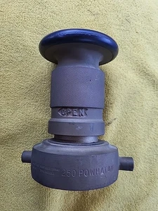 Vintage 250 Powhatan Messing Feuerwehr Düsenadapter verstellbar RISS IN GUMMI - Bild 1 von 5