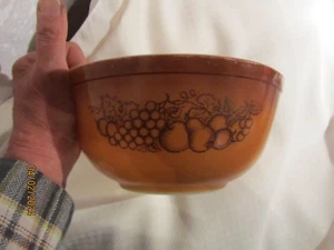 Pyrex Old Orchard Pattern No 403  3 1/2 Quart Bowl Made in USA - Picture 1 of 6