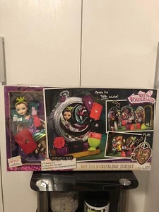 2014 EVER AFTER HIGH WAY TOO WONDERLAND RAVEN QUEEN PLAYSET - Imagen 1 de 2