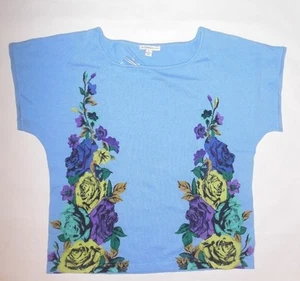 NWOT ISAAC MIZRAHI LIVE WOMENS SWEATER BLUE FLORAL SHORT SLEEVES SIZE MEDIUM - Picture 1 of 6