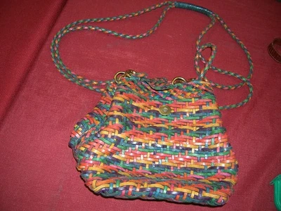 CEM BOLSILLO CUERO MULTICOLOR 9 X 8 X 5 CORREA DE 20" Foto 1 de 4