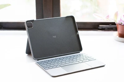 Logitech Combo Touch Keyboard Case for 11" Apple iPad Pro 1st/2nd/3rd Gen - UK - Image 1 of 4