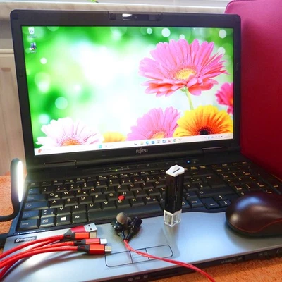 XL SET Fujitsu E782 Business 15 pollici FULLHD l HDD SSD Windows 11 l 16 GB R... - Immagine 1 di 4