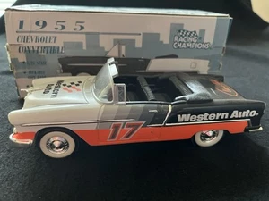 1955 Darrell Waltrip #17 Chevrolet Convertible Lockable Coin Bank 1:25 - Picture 1 of 11