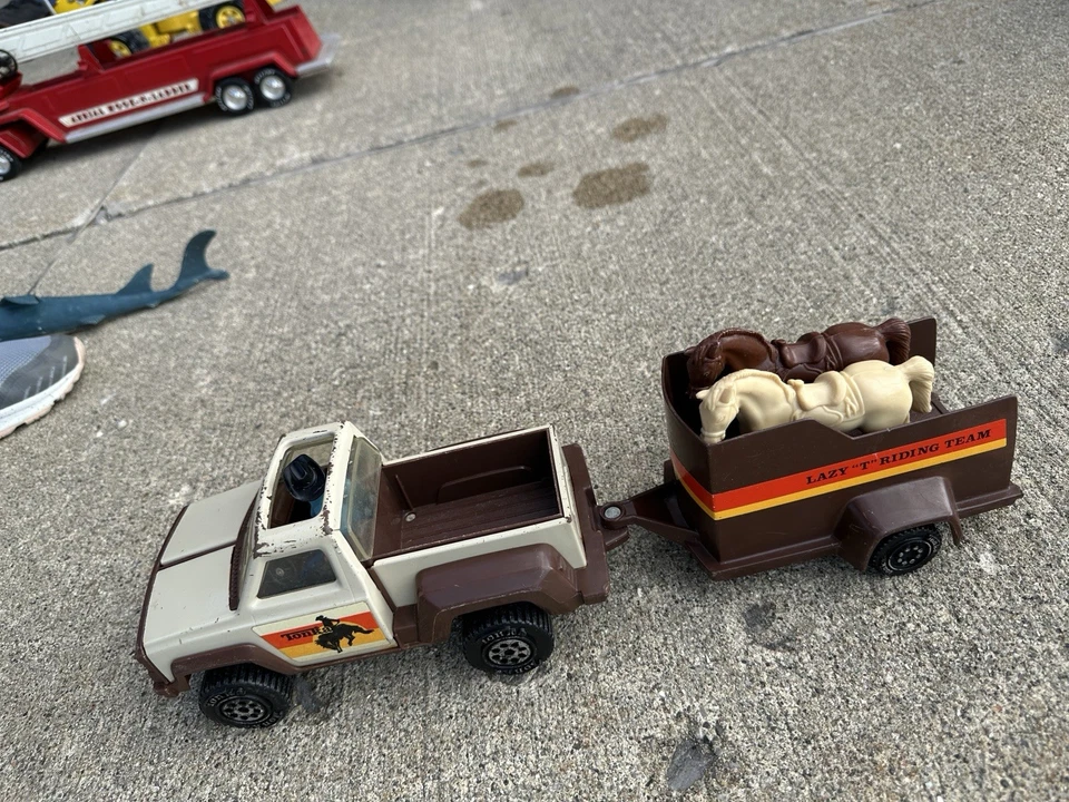Tonka 1979 Tonka пикап с прицепом для перевозки лошадей с 2 лошадьми сделано в США - Изображение 1 из 4