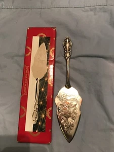 Silverplate Christmas Pie Server - Picture 1 of 5