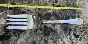 ✅ 1847 ROGERS ANTIQUE c1916 HERALDIC SILVERPLATED MEAT 🥩 SERVING FORK  - Picture 1 of 13