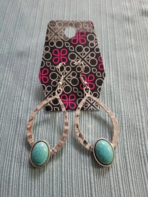 Novos Brincos PAPARAZZI Pendurados de Prata com Pedra Turquesa Martelada Lágrima Pescador  - Imagem 1 de 3