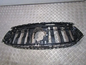 21 SU SUPPORTO GRIGLIA PARAURTI ANTERIORE MERCEDES EQA H243 EQB ORIGINALE A2438884900 H8A05 - Foto 1 di 4