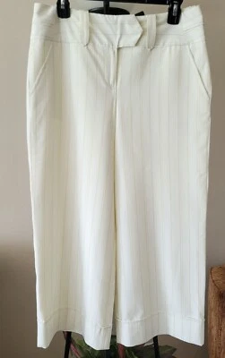Larry Levine womens Pants capris size 10 Cream stretch - Image 1 of 2