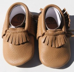 Baby Mokassins Kleinkind Unisex Krippe Schuh Leder Braun Größe 12 Fransen Babyparty - Bild 1 von 6